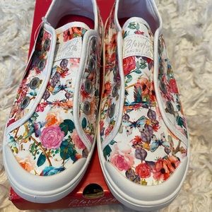 New with tag Blowfish Malibu Kids floral print sneakers size 2